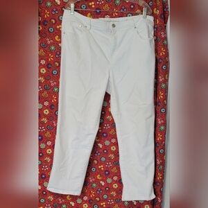 Chico's So Slimming White Girlfriend Crop Jean Size 3